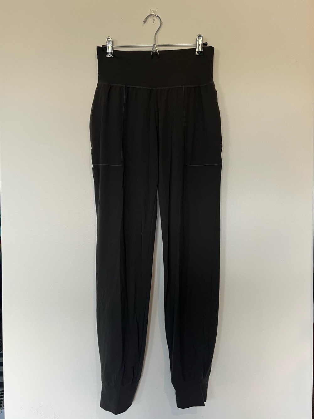 Athleta Salutation Jogger in Powervita - Shadow Grey
